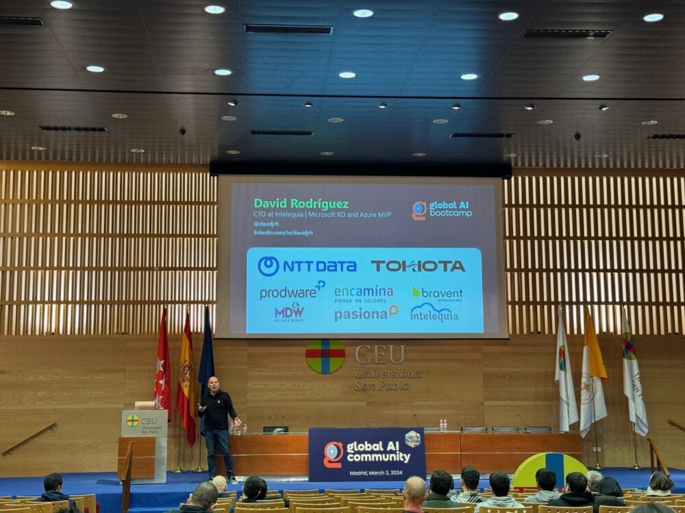 La Transformación de los Asistentes Virtuales: de Bot Framework a ChatGPT en el sector Turístico: David Rodriguez