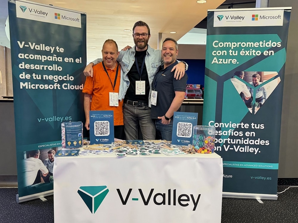 Ramón, Melchor y Noé en el stand de V-Valley